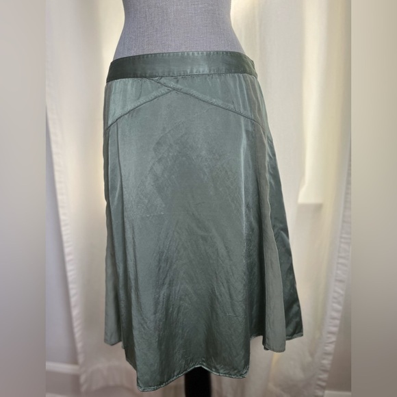 CLUB MONACO mint sage green midi skirt. Soft satin flirty feminine Size 6 - Picture 13 of 13